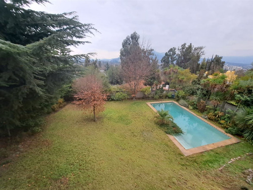 Casa En Venta De 4 Dorm. En Las Condes