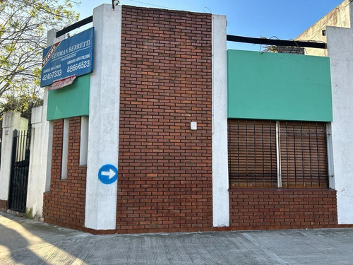 Casa Chalet En Alquiler Ubicado En Lanús Este, Lanús