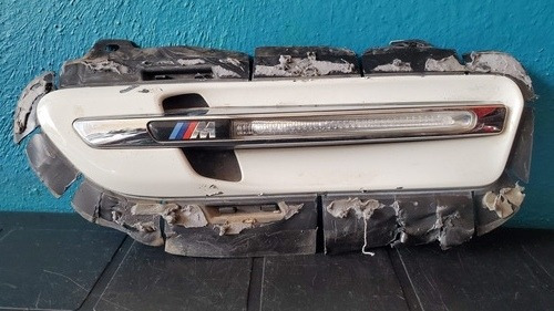 Emblema De Salpicadero Lado Izquierdo Para Bmw X6m 2009-2012 (Usado)