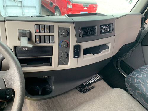 Imagem 11 de 15 de Volvo Vm 330 Sider