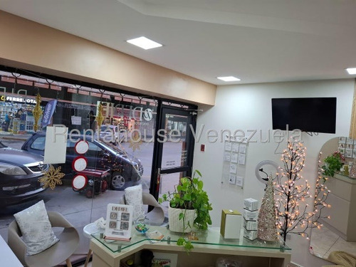 En Alquiler Local Comercial Inm De 50 M2 Completamente Operativo, En Funcion De Un Centro Medico Estetico, Cuenta Con Area De Recepcion, 2 Consultorios, Baño, Ducha, Estacionamientos, Las Chimeas