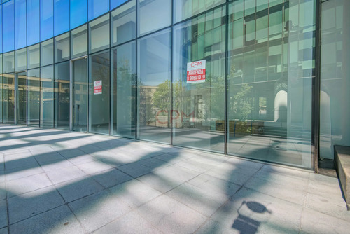 Arrienda Moderno Local Comercial, Las Condes (161698)