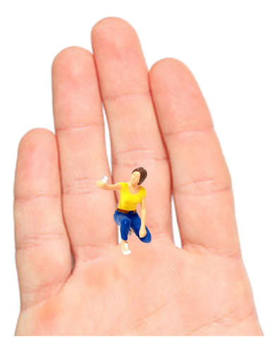 Figuras Realistas De Personas A Escala 1:64, Amarillo