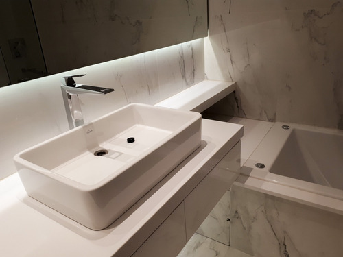 Mesada Silestone Blanco Zeus, Baño Toilette - Forma Y Diseño