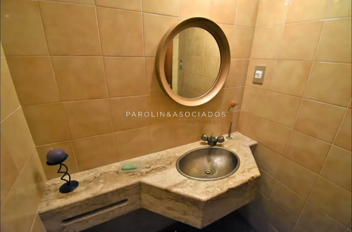 Casa De Gran Tamaño En Venta En Zona Del Golf, Punta Del Este.