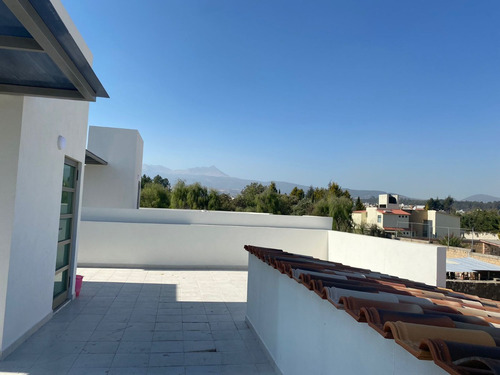 Renta De Casa Semi-nueva En Toluca - Cacalomacan Casa Hermosa , En El Primer Cuadro De La Zona Residencial Campestre De Cacalomacan El Mas Exclusivo A 20 Min Del Centro De Toluca.
