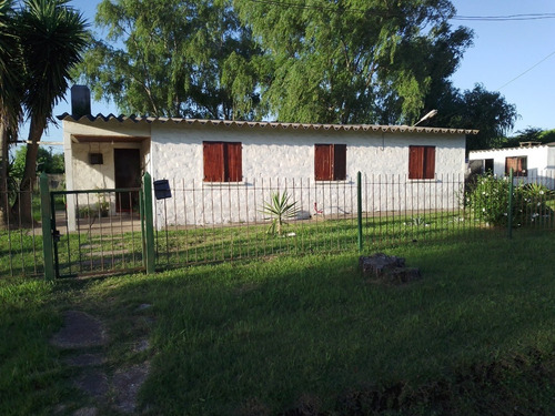 Se Vende Casa De Tres Dormitorios, Santa Rosa, Canelones.