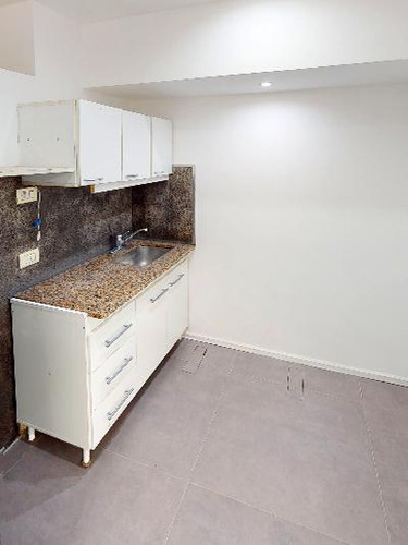 Oficina En Muy Buen Estado, Reciclada | Luminosa