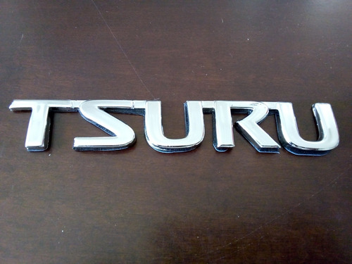 Emblema Nissan Tsuru 