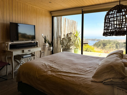Casa En Venta En Pichilemu, Con Gran Vista Al Mar