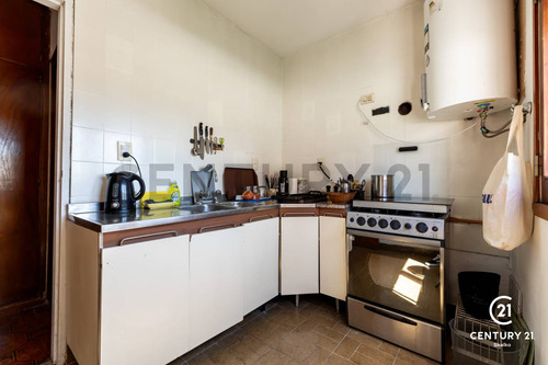 Venta Casa 3 Plantas 5 Dormitorio Cochera Quincho Terraza Jacuzzi. Abasto, Rosario