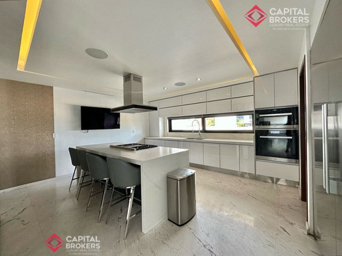 Casa En Venta De Lujo En Villa Verona Con Alberca
