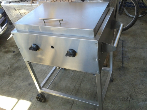 Asador De Gas Con Piedra Volcánica Con Tapa Y Llantas.