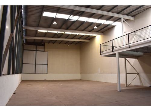 Arriendo Bodega 425,3 M2 + 69,24 M2 De Altillo, Av. La Monta