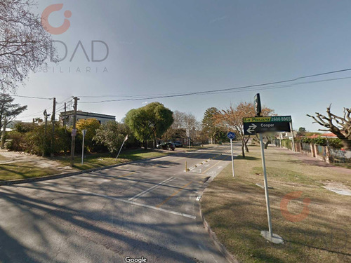 Terreno En Carrasco Norte Zona De Colegios, A Pasos De Av Italia.