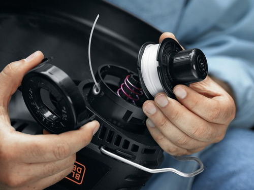 Imagen 5 de 12 de Desbrozadora 30cm Con Guarda Black+decker St4500-b3