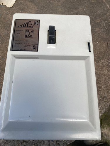 Llave Trifasica Idt 60amp 60 A Blanco