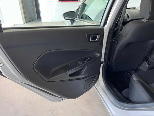 Imagen 22 de 25 de Ford Fiesta Kinetic Design 2018 1.6 Se