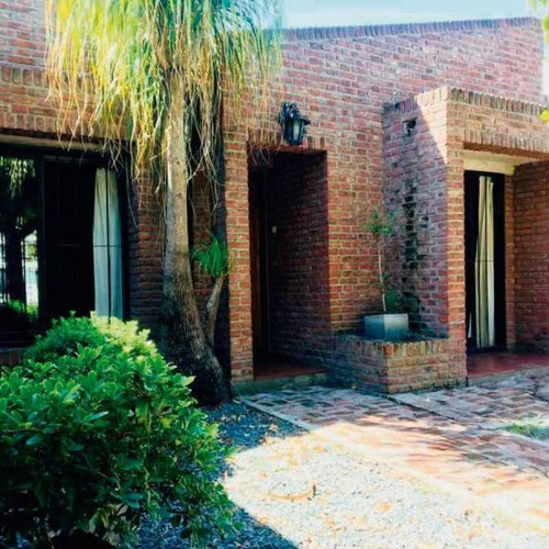Chalet 4 Ambientes Con Cochera