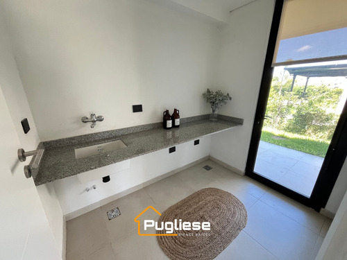 Casa De Diseño En Venta En Ceibos Puertos Con Galeria Y Pileta