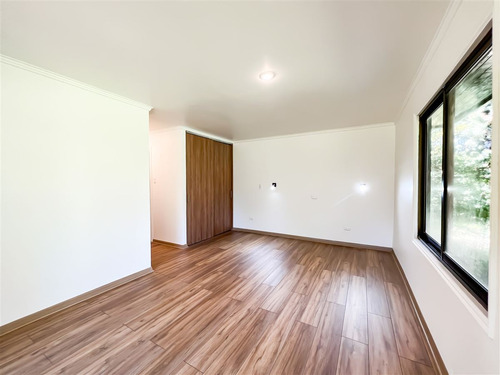 Casa En Venta De 4 Dorm. En Navidad
