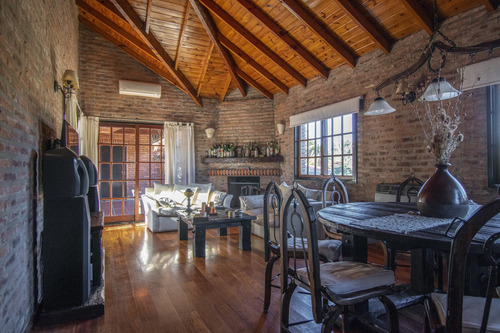 Venta Casa Banco Provincia Country Club. Piscina Quincho Excelente Lote Esquina