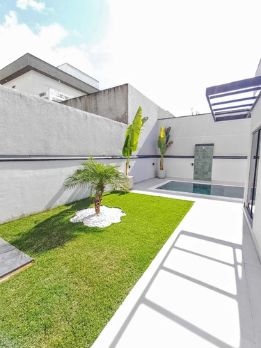 Casa Térrea Impecável Em Condomínio Fechado !!!!