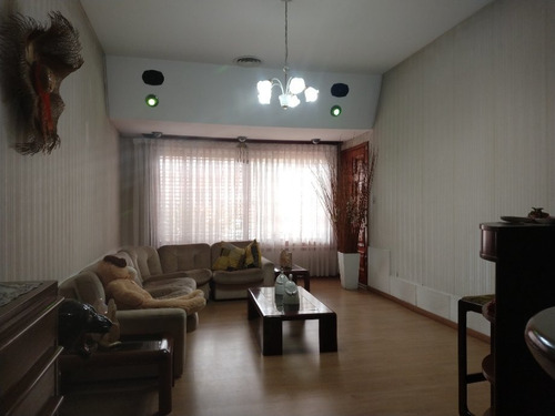 Imagen 2 de 13 de Chalet En Venta 5 Ambientes - Morón Sur