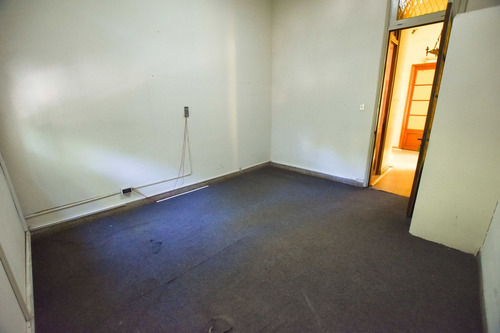 Venta - Casa De Estilo Ideal Instituciones. 400 M2
