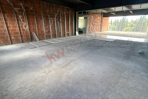 Se Renta Local Comercial La Reserva- Lomas Del Campanario, Querétaro