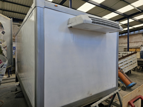 Caja Refrigerada De 4.20 Metros De Largo Para 6 Tarimas