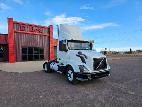 Tractocamión 2015 Volvo Vnl30 - Transmisión Manual