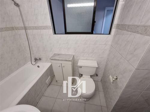 Casa En Venta De 4 Dorm. En Las Condes