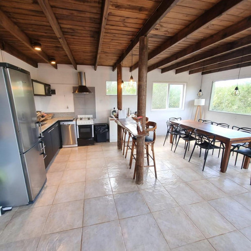 Casa En Venta - 4 Dormitorios 2 Baños - Cochera - 1.000mts2 - Punta Médanos