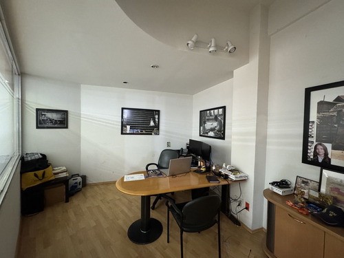 Oficina Con Balcón En Venta En Emilio Castelar 111, Polanco Iii Sección.