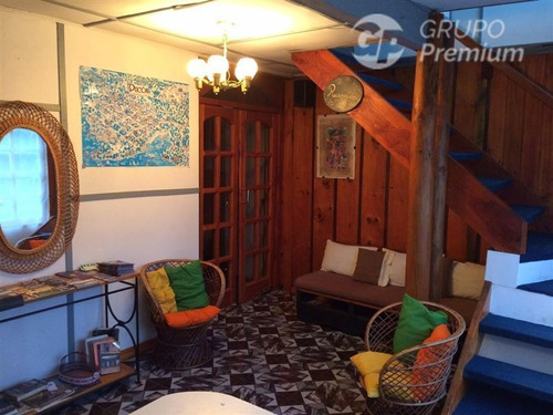 Casa En Venta De 11 Dorm. En Pucón