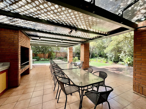 Departamento En Venta De 4 Dorm. En Las Condes .metro.