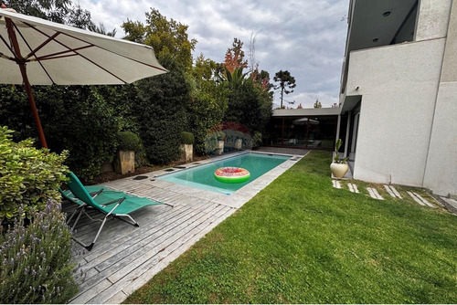 Exclusivo Primer Piso Con Patio En La Reina