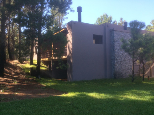 Casa Muy Luminosa, Amplios Placards En Dormitorios, Jardin Con Árboles