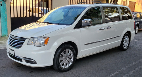 Imagen 1 de 15 de Chrysler Town & Country 2012 3.6 Limited Mt