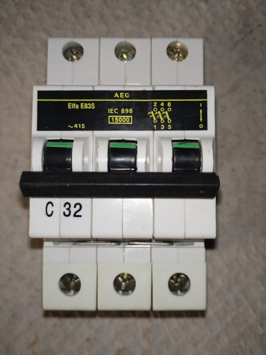 Térmica Tripolar Aeg C32 (Usado)