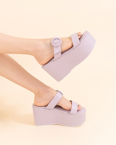 Sandalia Plataforma Rosa Con Doble Tira Y Hebilla Forrada