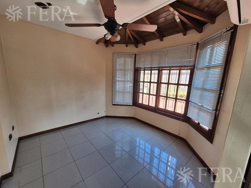 Venta De Casa De 4 Ambientes Con Local En Villa La Florida