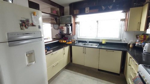 Barrio Los Dos Chinos, Funes, 4 Dormitorios, Pileta, Lote 525 M2, 197 M2 Cubiertos