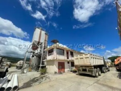 #23-18004 Concretera En Rio Tuy