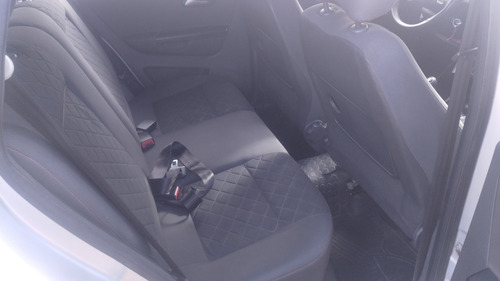Volkswagen Suran 1.6 Highline 101cv