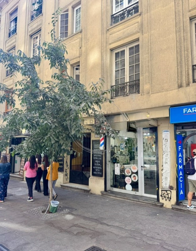 Excelente Local Comercial En Calle Merced