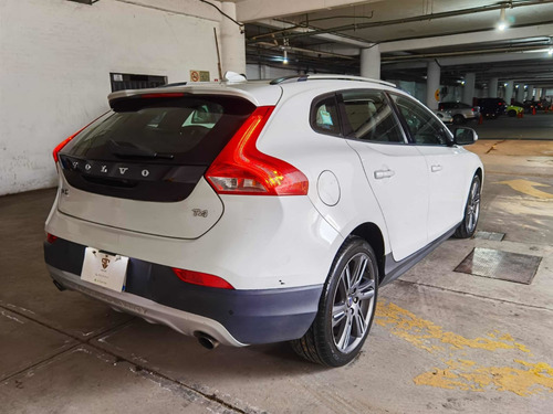 Imagen 8 de 11 de Volvo V40 2014 1.6 Adittion T3 Mt