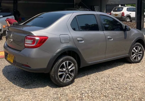 Renault Logan 1.6 Privilege / Intens