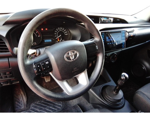 Imagen 4 de 10 de Toyota Hilux 2016 2.4 Cd Dx 150cv 4x2